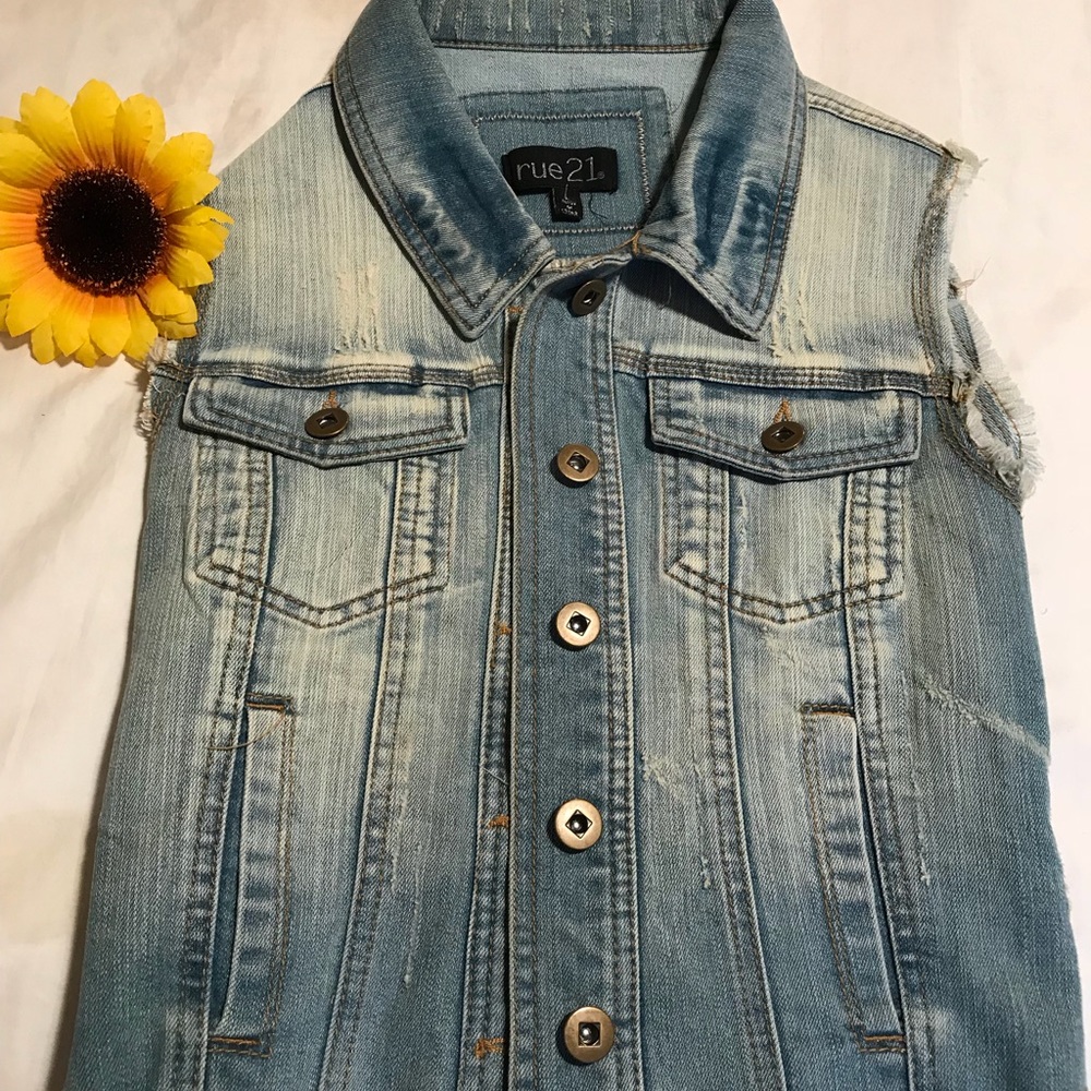 Beautiful Rue 21 Top - Picture 3 of 8